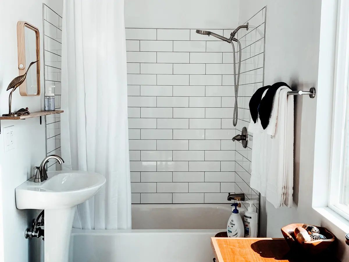 Original photo of the bathroom before its modern redesign preview