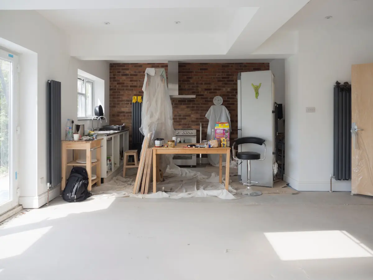 Original photo of the kitchen before its modern redesign preview